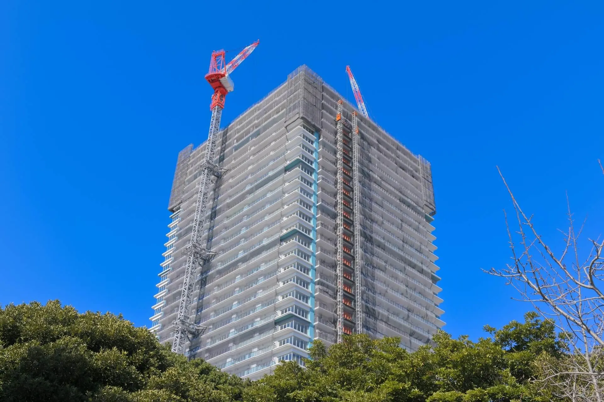 工事中のオフィスビル