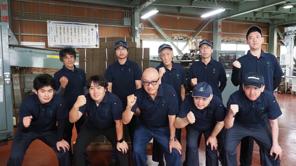 「便利」を売る段ボールの製造サービス業 作業服を一新
